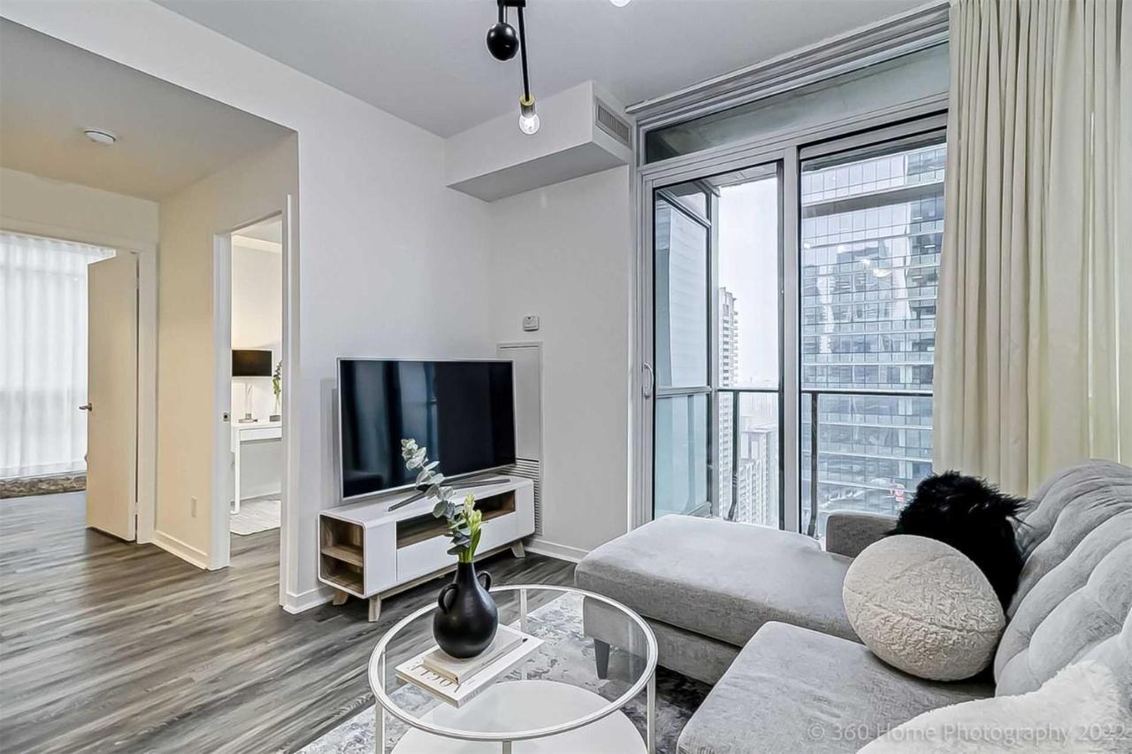 Prime Location - Stunning 2-Bdrm Condo Toronto Exterior foto