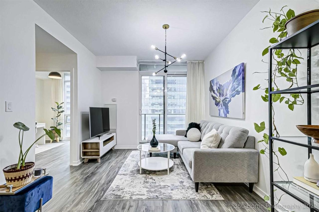 Prime Location - Stunning 2-Bdrm Condo Toronto Exterior foto